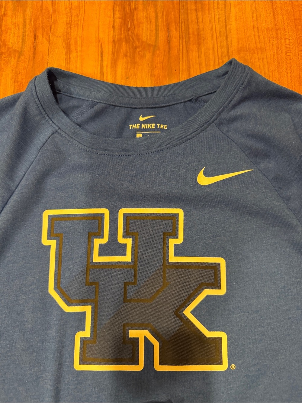 Kentucky Wildcats Ladies set of 4 tops size Small. - Picture 5 of 5